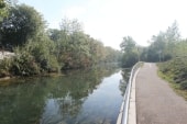 Piste cyclable sur la canal de la Haute Seine